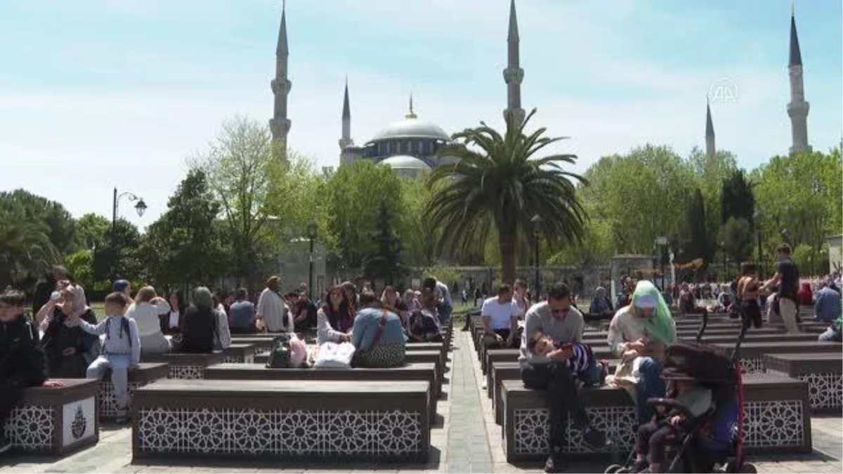 (DRONE) İstanbul\'un cazibe mekanlarında haftanın son günü turist yoğunluğu
