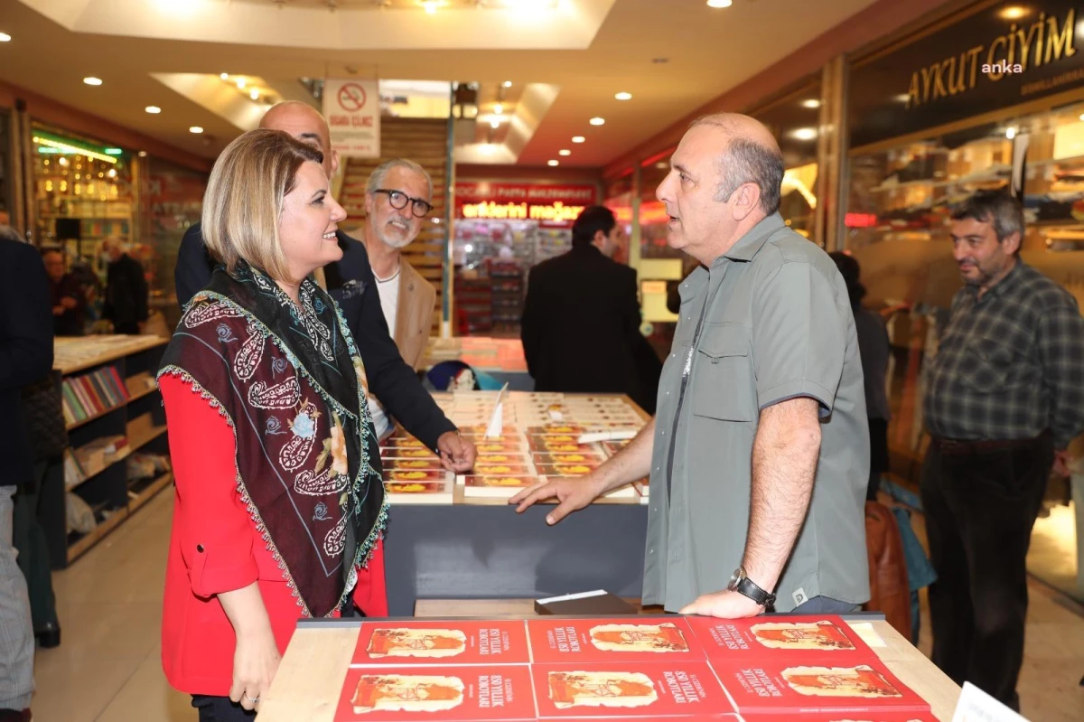 İzmit Belediye Başkanı Hürriyet İmza Günü Düzenleyen Yazarları Ziyaret Etti