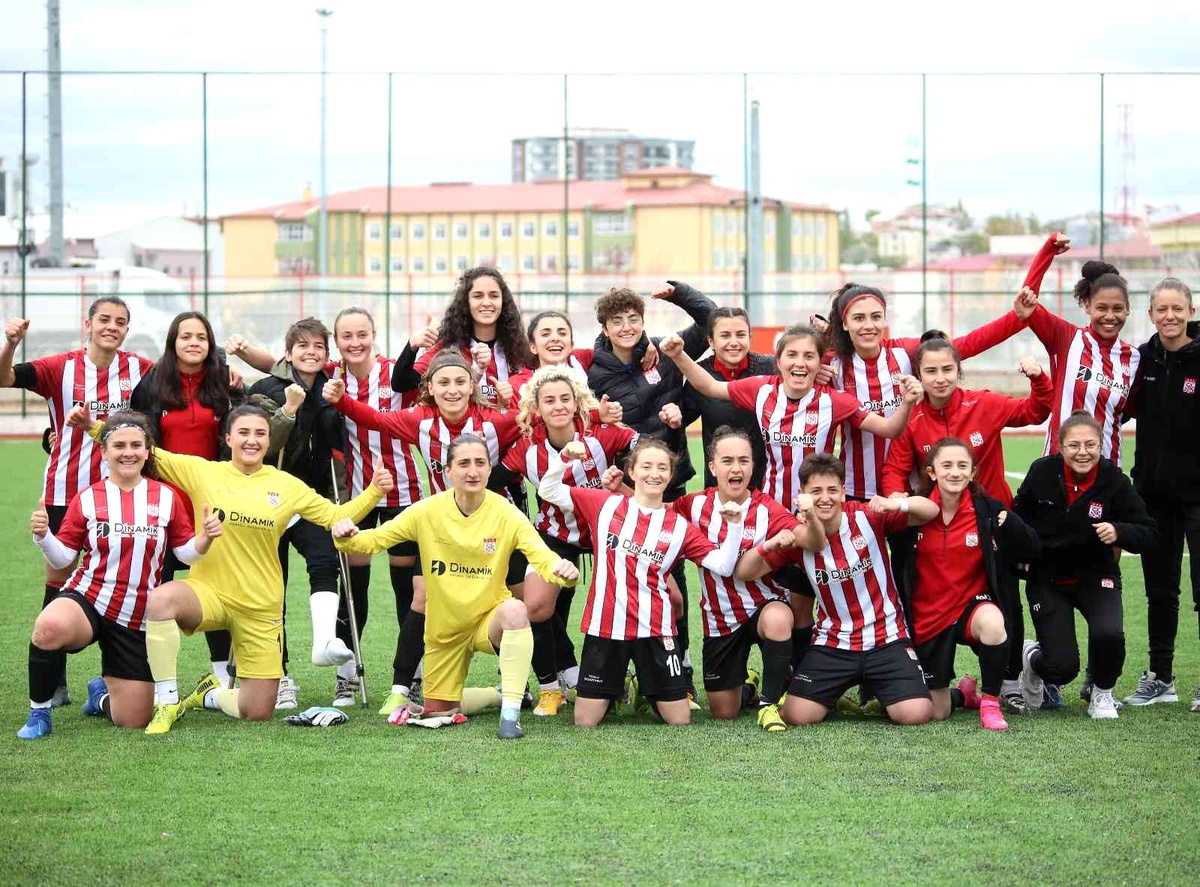 Kadın Futbol Süper Ligi: Sivasspor: 4 Dudulluspor: 2