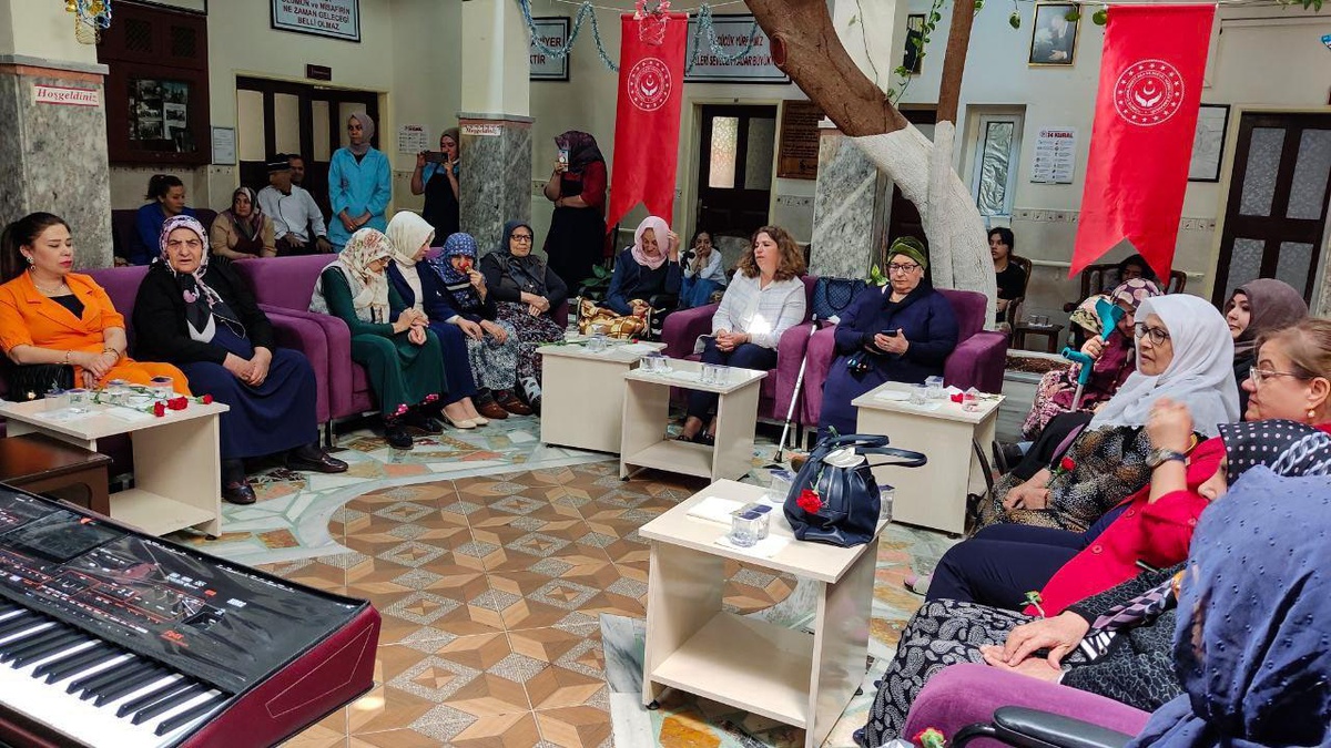 Kahramanmaraş\'ta huzurevi sakinleri Anneler Günü\'nü kutladı