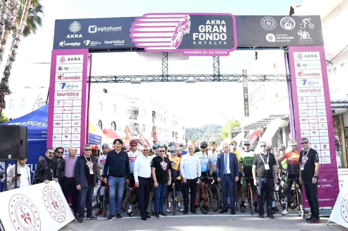 Kemer'de 14 ülkeden 526 amatör bisikletçi yarıştı