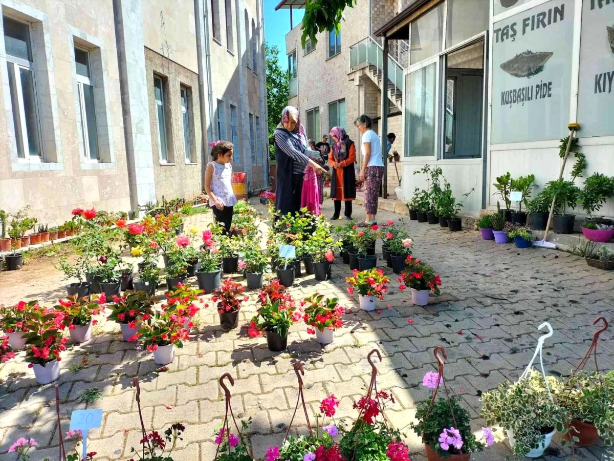 Köyceğizli çiçekçilerde Anneler Günü hareketliliği yaşandı