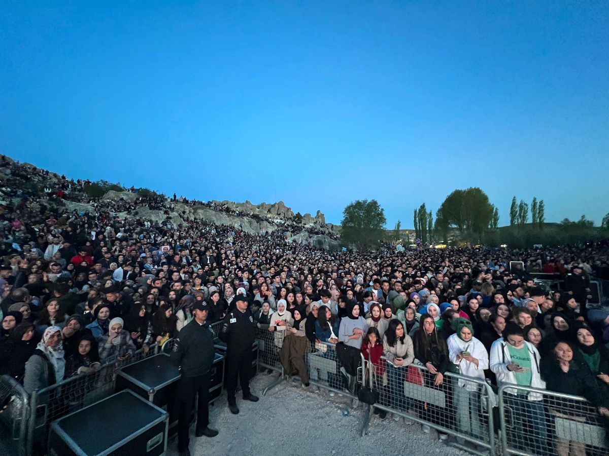 Oğuzhan Koç Afyonkarahisar\'da konser verdi