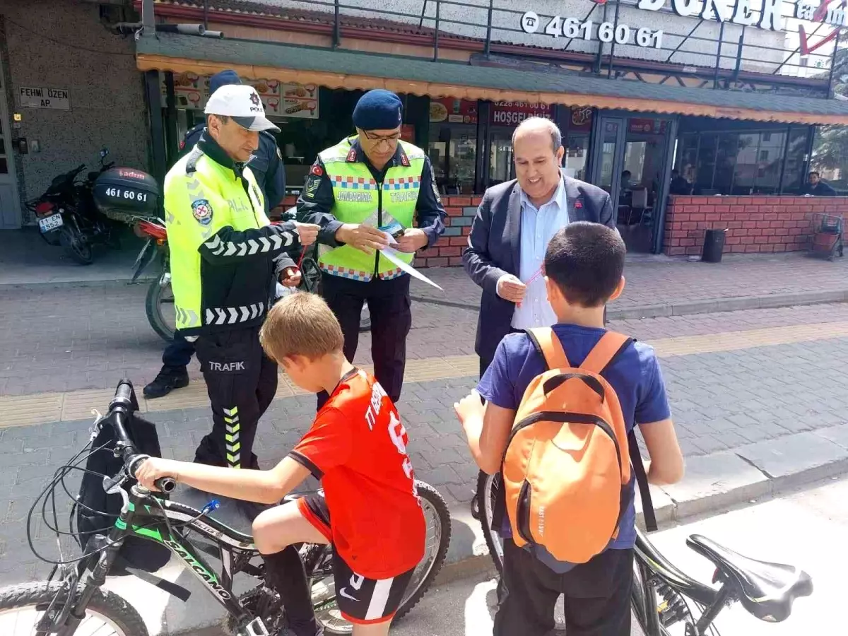 Osmaneli\'de "Yayalar için 5 adımda güvenli trafik" uygulaması yapıldı