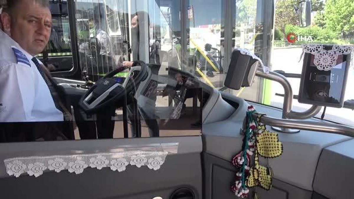 Otobüslerde anne rüzgarı esti, yolcular hem şaşırdı hem duygulandı