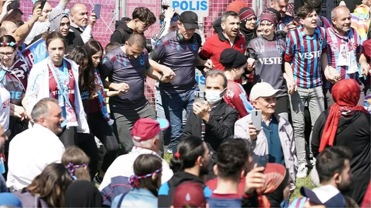Trabzonspor taraftarları Yenikapı\'da şampiyonluğu kutladı! Birçok sanatçı sahne aldı