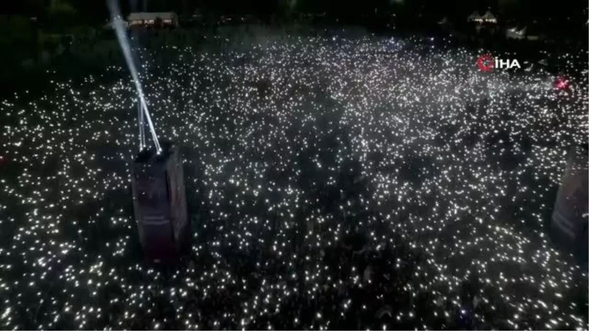 Trabzonspor\'un şampiyonluk kutlamasında ışık şov