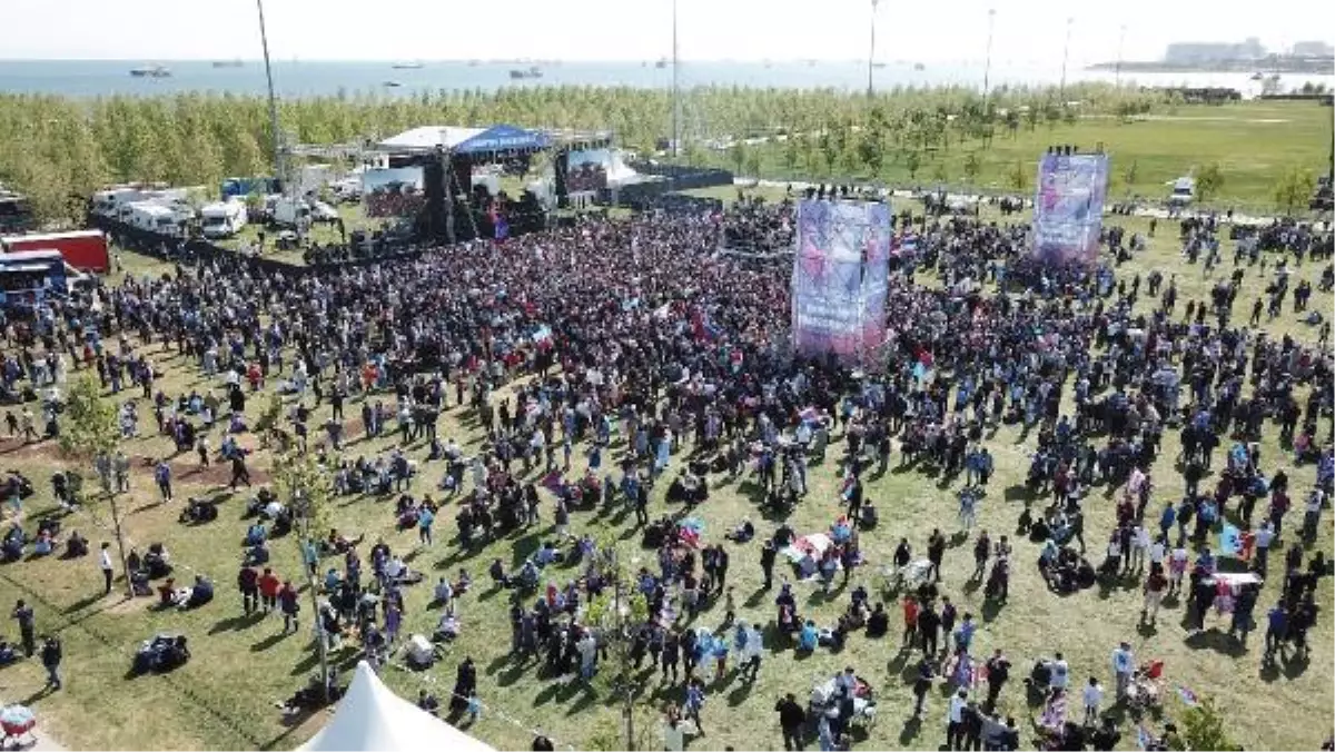 Trabzonsporlular şampiyonluğu Yenikapı Etkinlik Alanı\'nda kutluyor