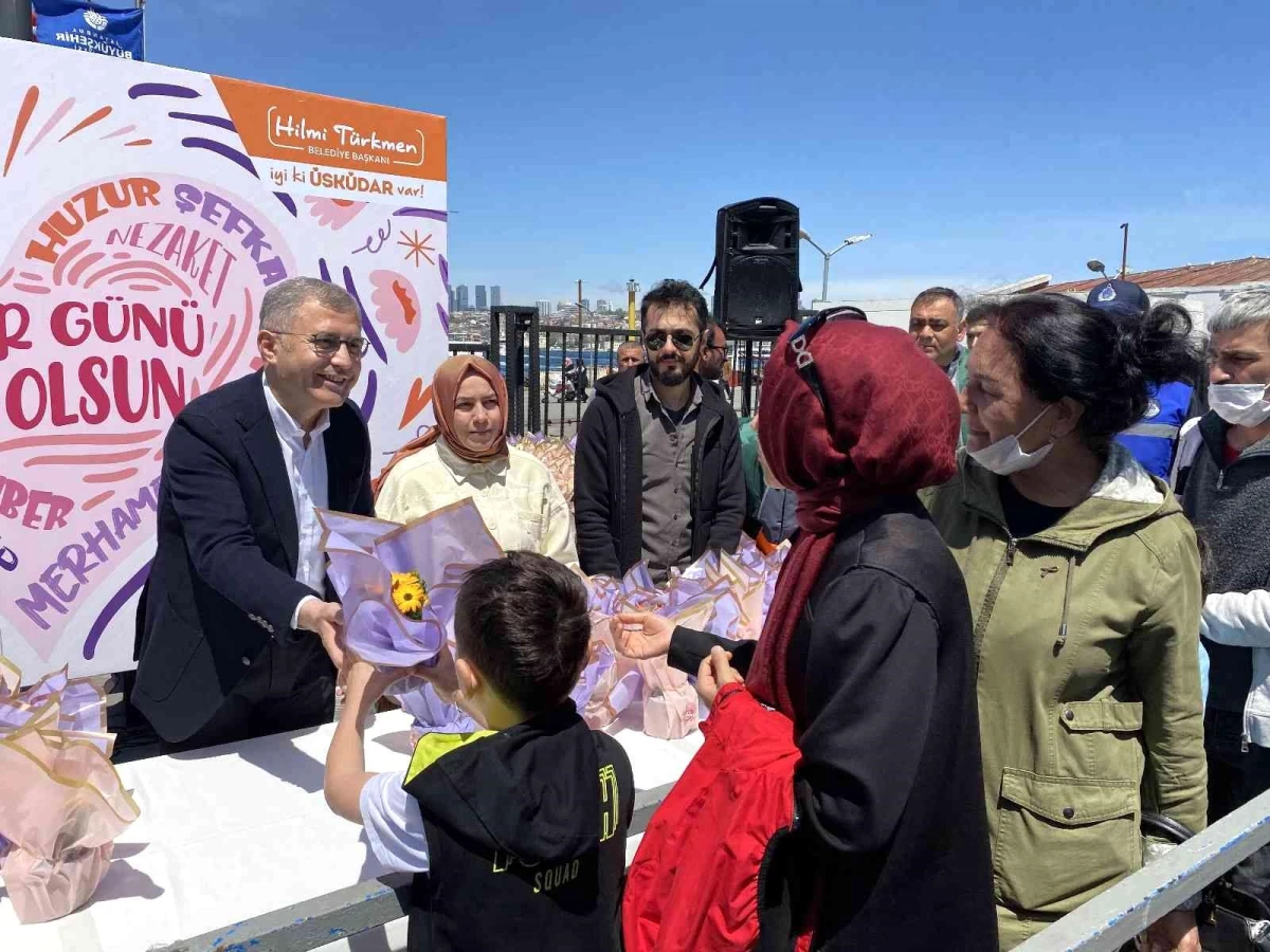 Üsküdar\'da annelere binlerce Bodrum Papatyası hediye edildi