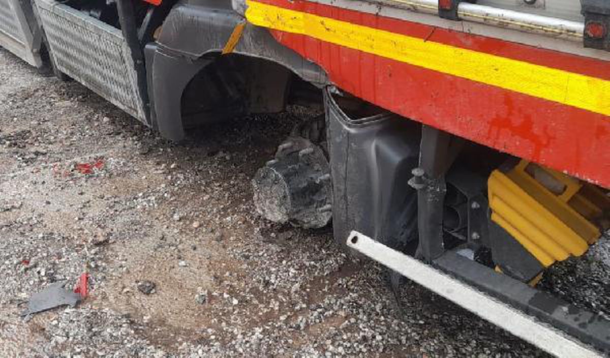 Son dakika... Yangına giderken devrilen itfaiye aracının sürücüsü öldü (2)