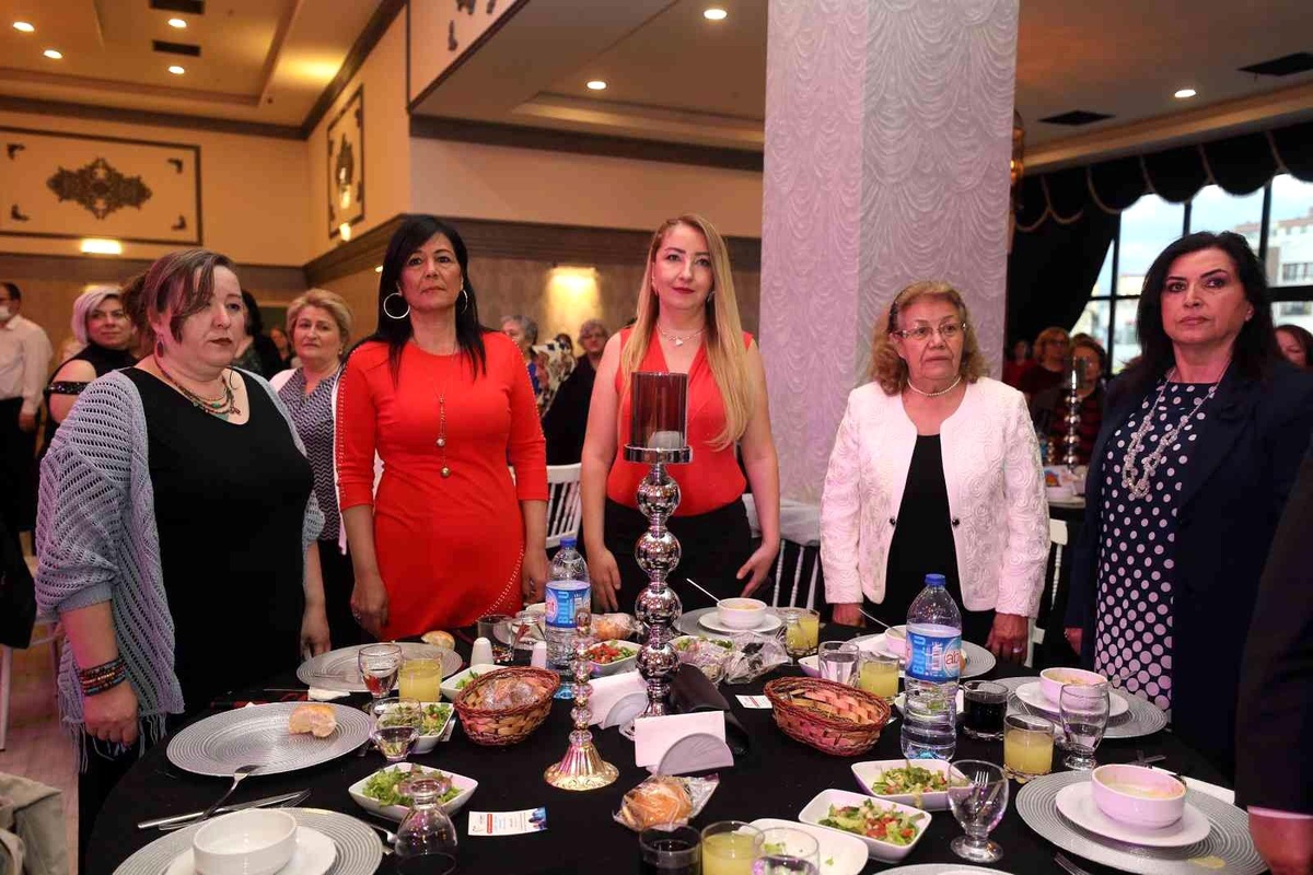 Yenimahalleli annelere "Anneler Günü" buluşması