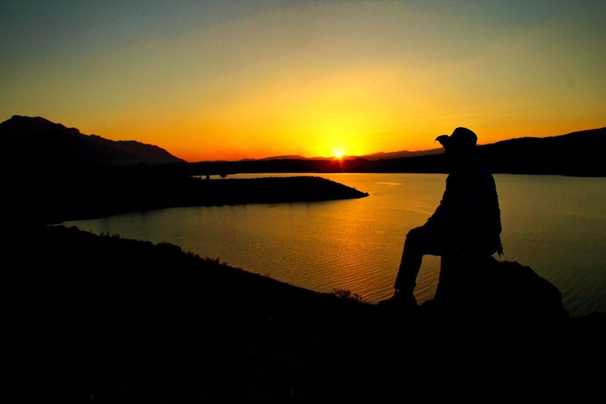 Adatepe Barajı'nda gün batımı görsel şölen sunuyor