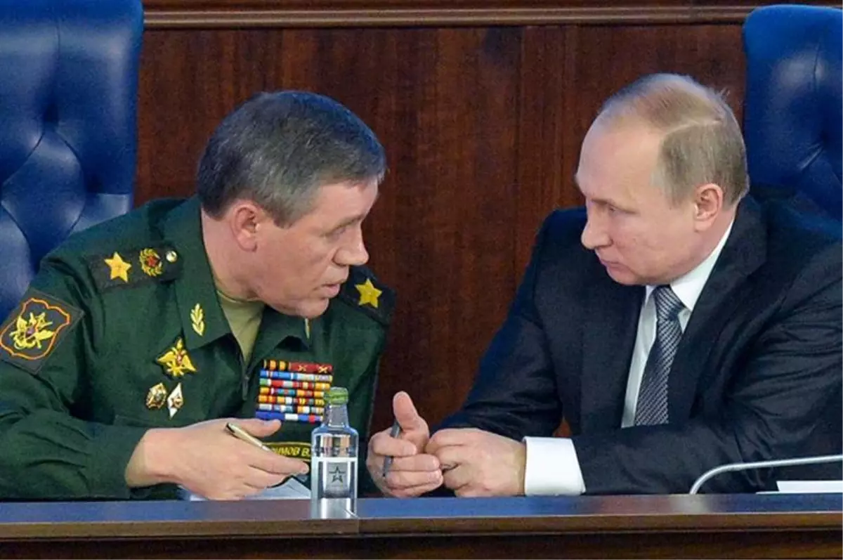 Başına ne geldi bilinmiyor! Rusya\'da kutlanan Zafer Bayramı etkinliklerinde bir tek Genelkurmay Başkanı Gerasimov\'un olmaması dikkat çekti