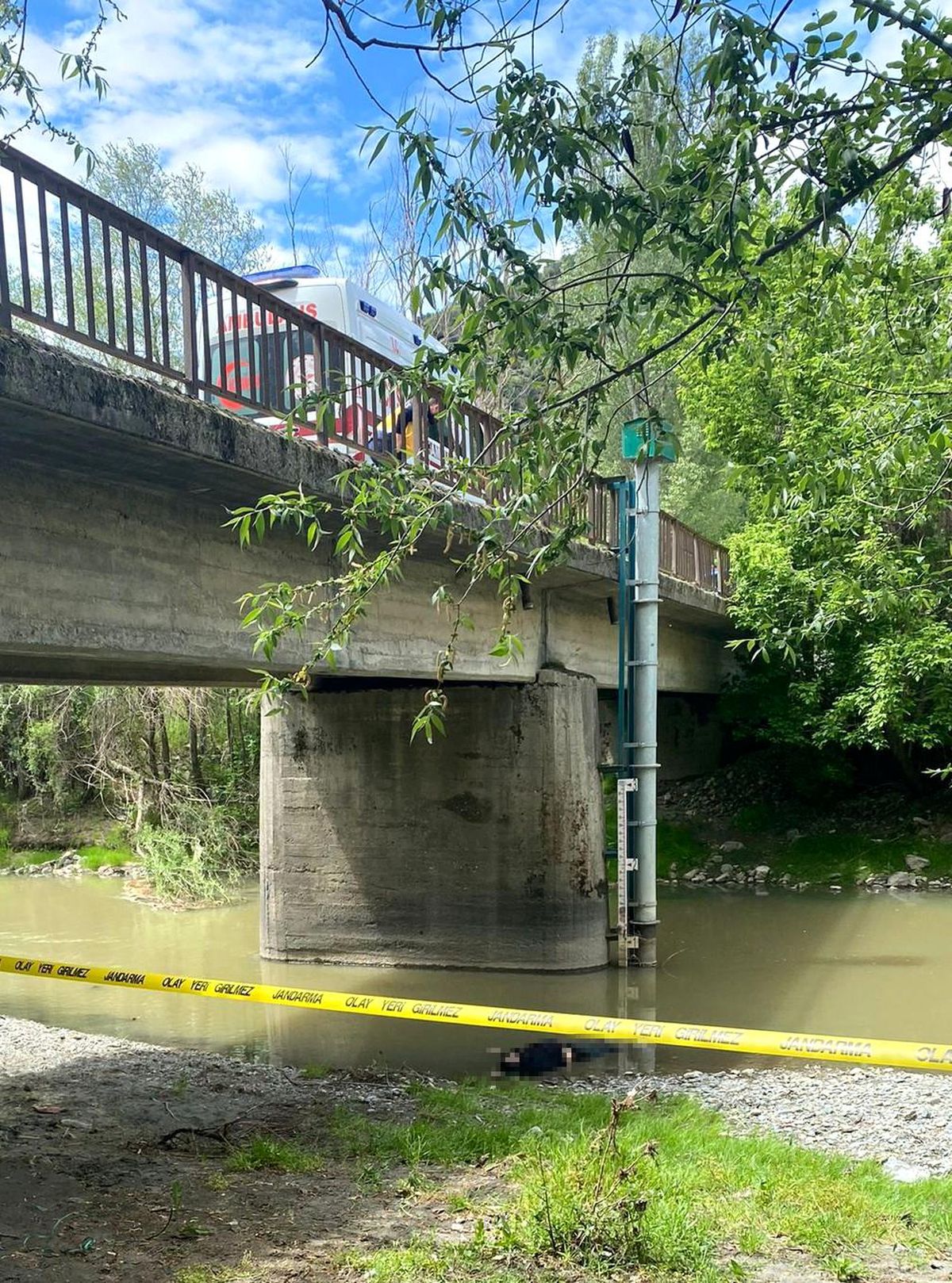 Amasya'da dere kenarında erkek cesedi bulundu