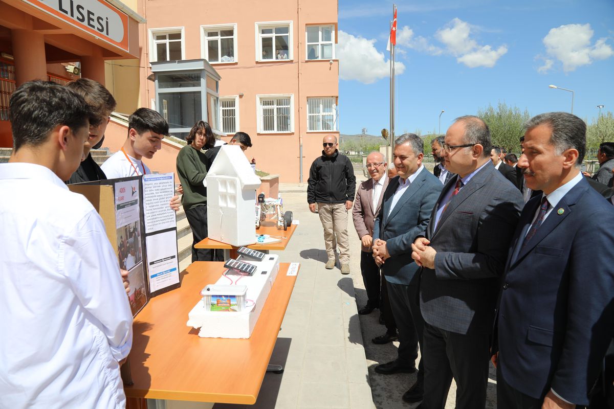 Ankara\'da lise öğrencileri arama kurtarma robotu geliştirdi