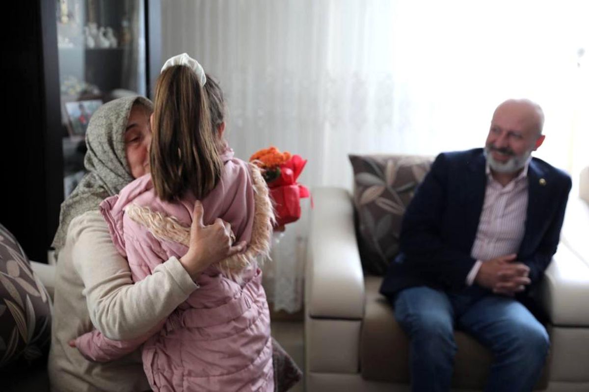 Başkan Çolakbayrakdar şehit annelerini ziyaret etti