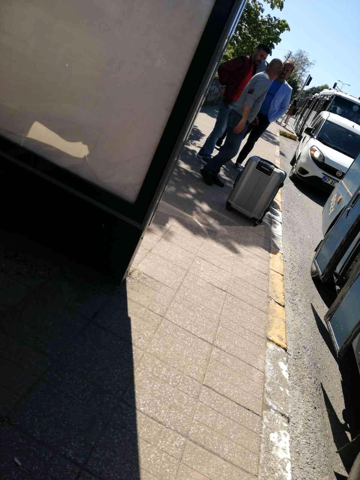 Durakta unutulan valiz, ekipleri harekete geçirdi