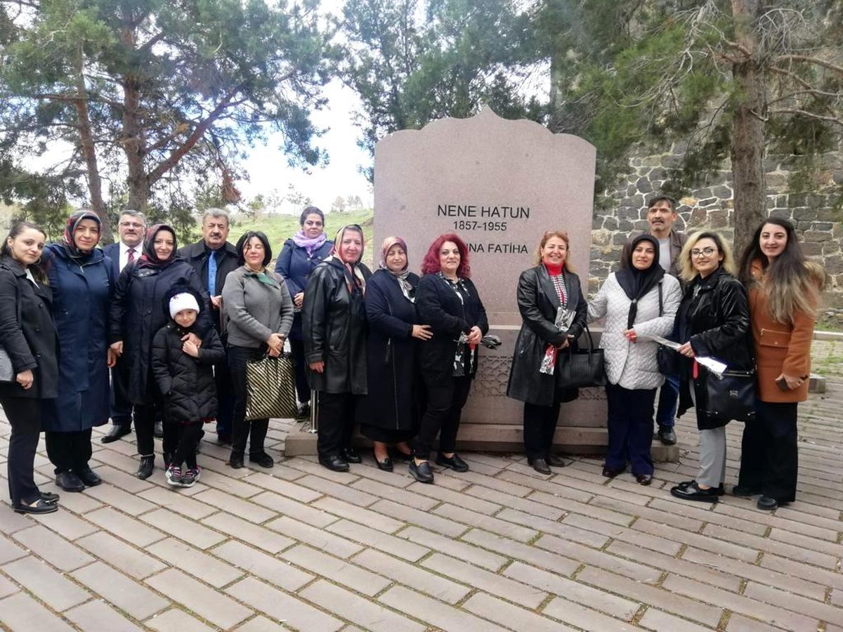 Ersander anneleri unutmadı