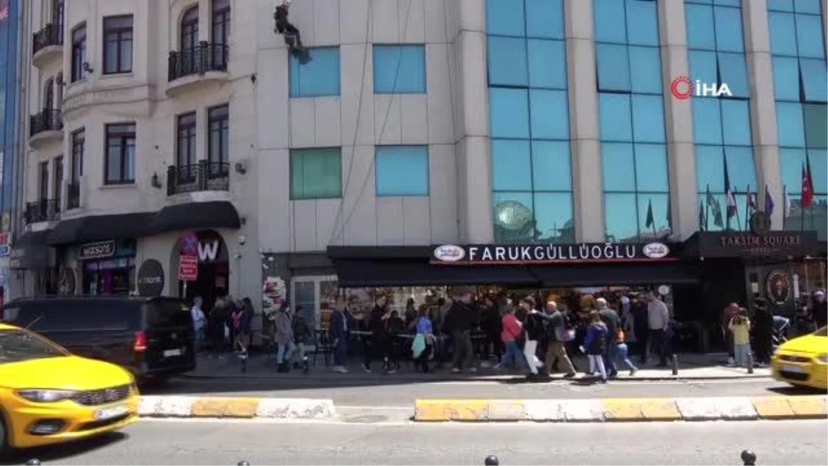 (İSTANBUL - ÖZEL)Taksim\'de yürekleri ağza getiren otel temizliği kamerada