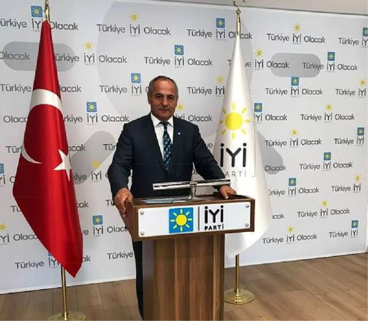 İYİ Parti Genel Başkanı Akşener, partisinin Edirne il ve ilçe başkanlarını görevden aldı