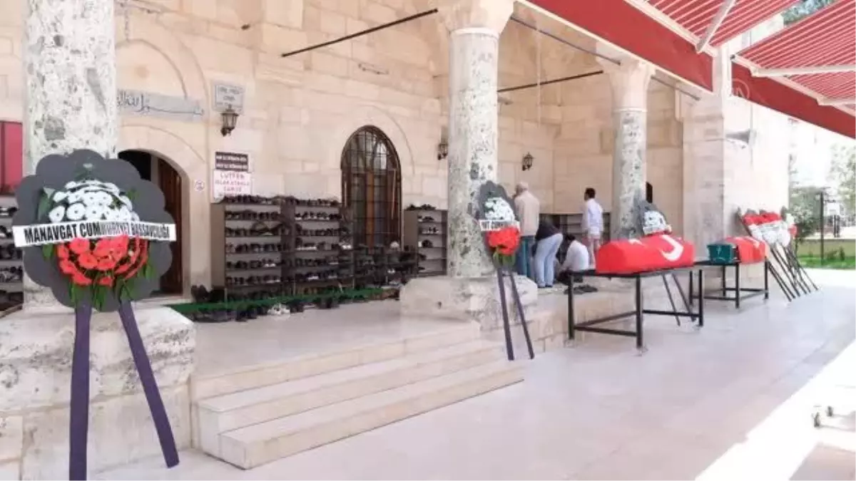 Son dakika haber! Konya\'daki kazada yaşamını yitiren savcının cenazesi toprağa verildi