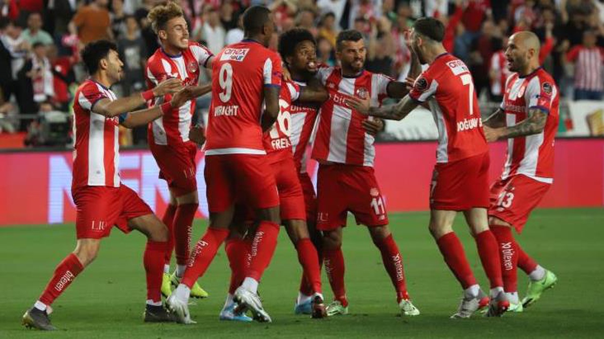 Antalyaspor, Konyaspor ile olan karşılaşmasında yenilmezlik serisini 14 maça çıkardı!