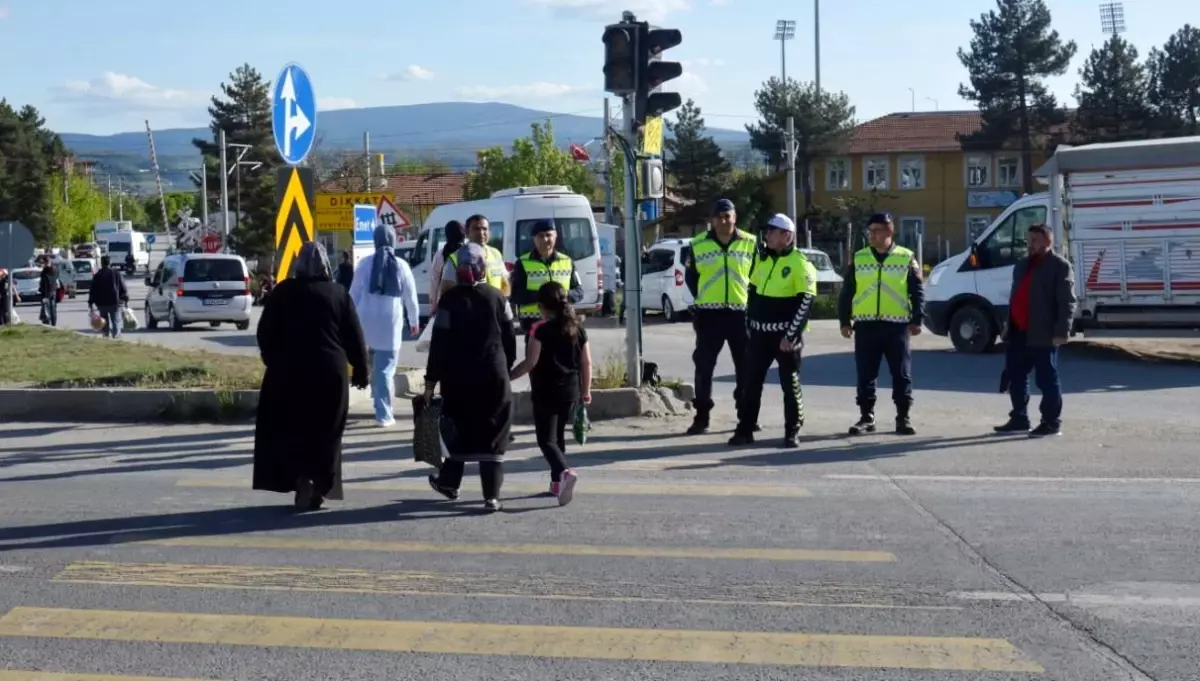 Kütahya Tavşanlı\'da "Yayalar İçin 5 Adımda Güvenli Trafik"