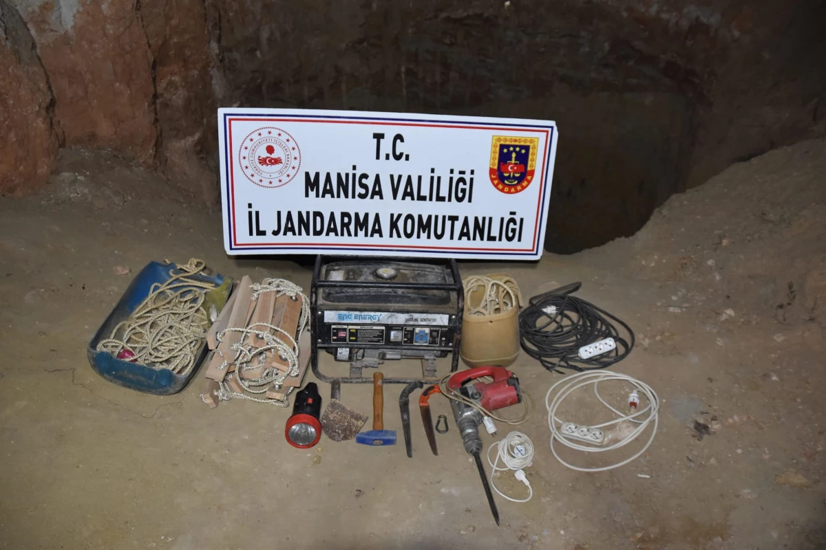 Manisa\'da Lidya kral mezarlarında kaçak kazı yapan 6 kişi suçüstü yakalandı
