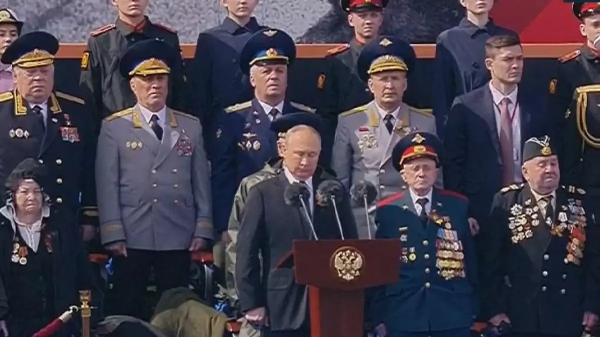 9 Mayıs Zafer Bayramı töreninde konuşan Putin: Nazizm\'i un ufak edenlerin anısını korumak görevimiz