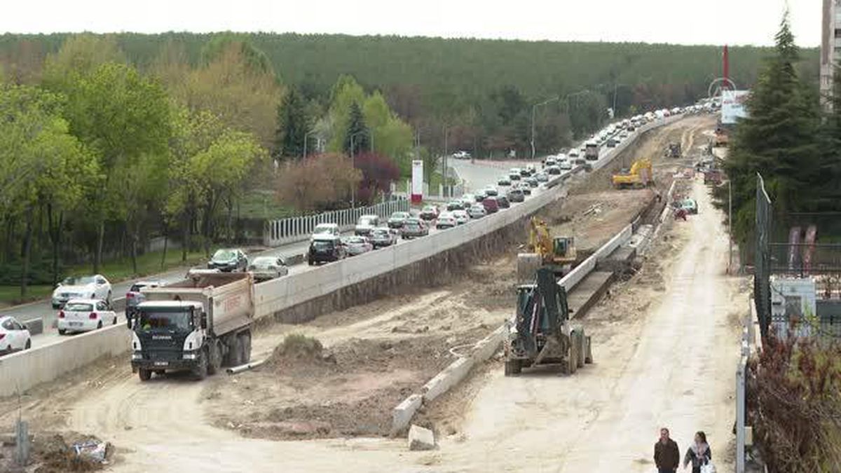 Trafik yoğunluğu yaratan 'TRT Kavşağı'ndaki çalışmaların haziranda tamamlanması planlanıyor