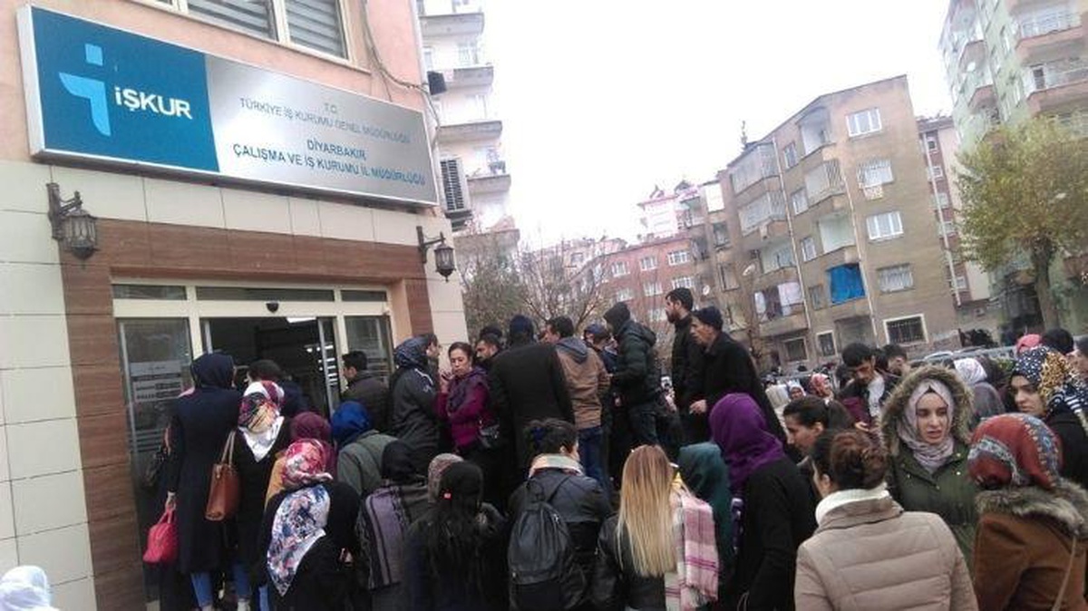 İŞKUR\'a göre Türkiye\'deki işsiz sayısı yüzde 23 artarak 3 milyon 383 bine ulaştı