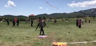 Uçurtma şenliğinde çocuklar gönüllerince eğlendi