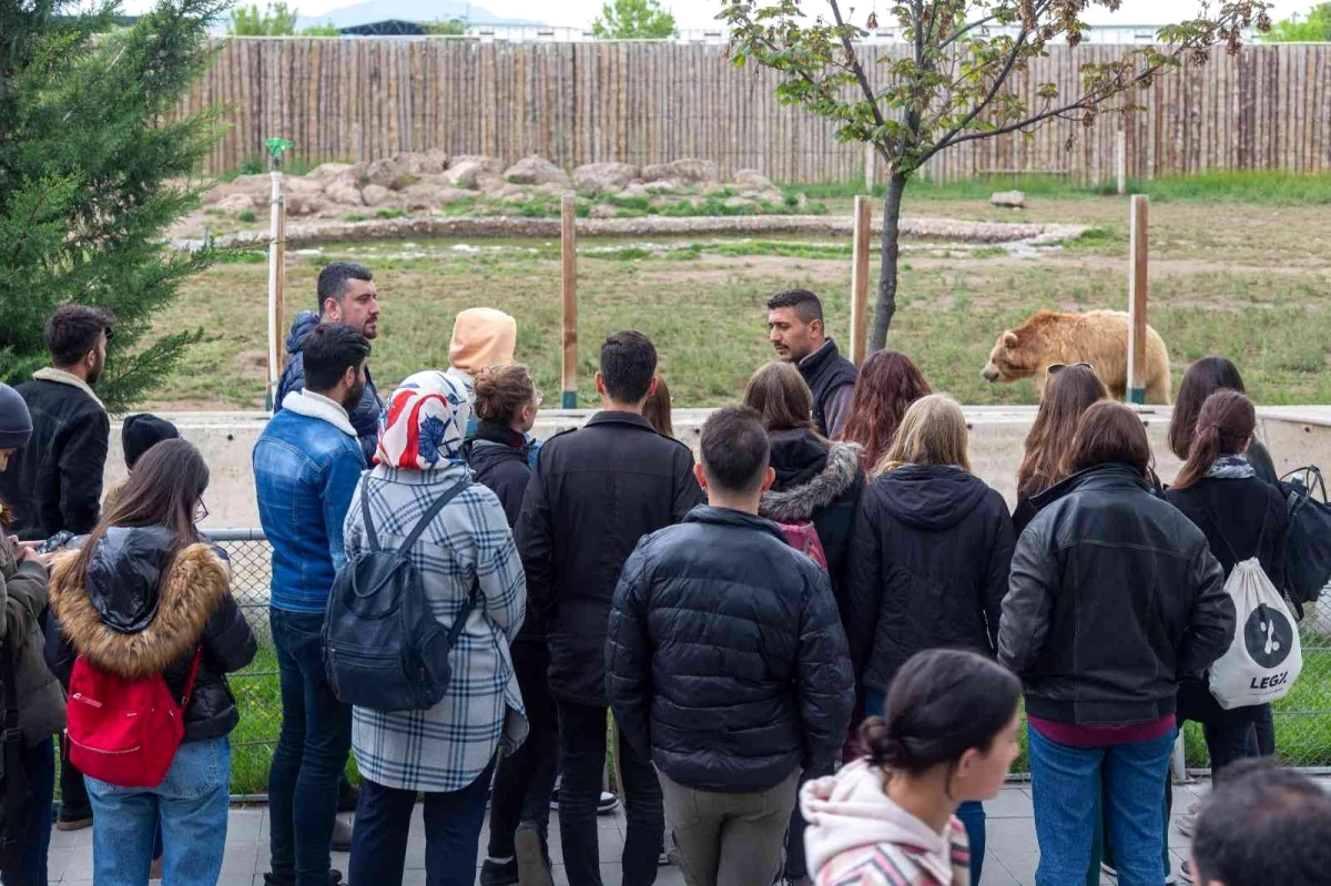 İsviçre\'den Kayseri\'ye gelen veteriner fakültesi öğrencileri hayvanat bahçesini gezdi