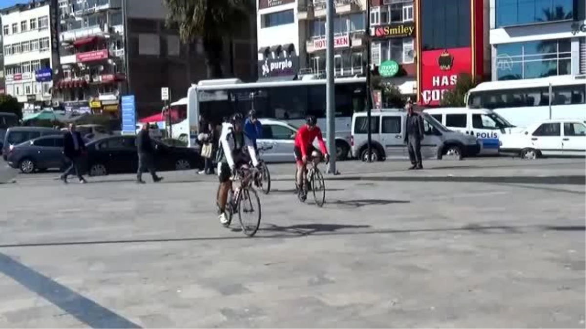 ZONGULDAK - Selanik\'ten Samsun\'a "Ata evinden" aldıkları toprağı götüren bisikletliler Zonguldak\'a ulaştı