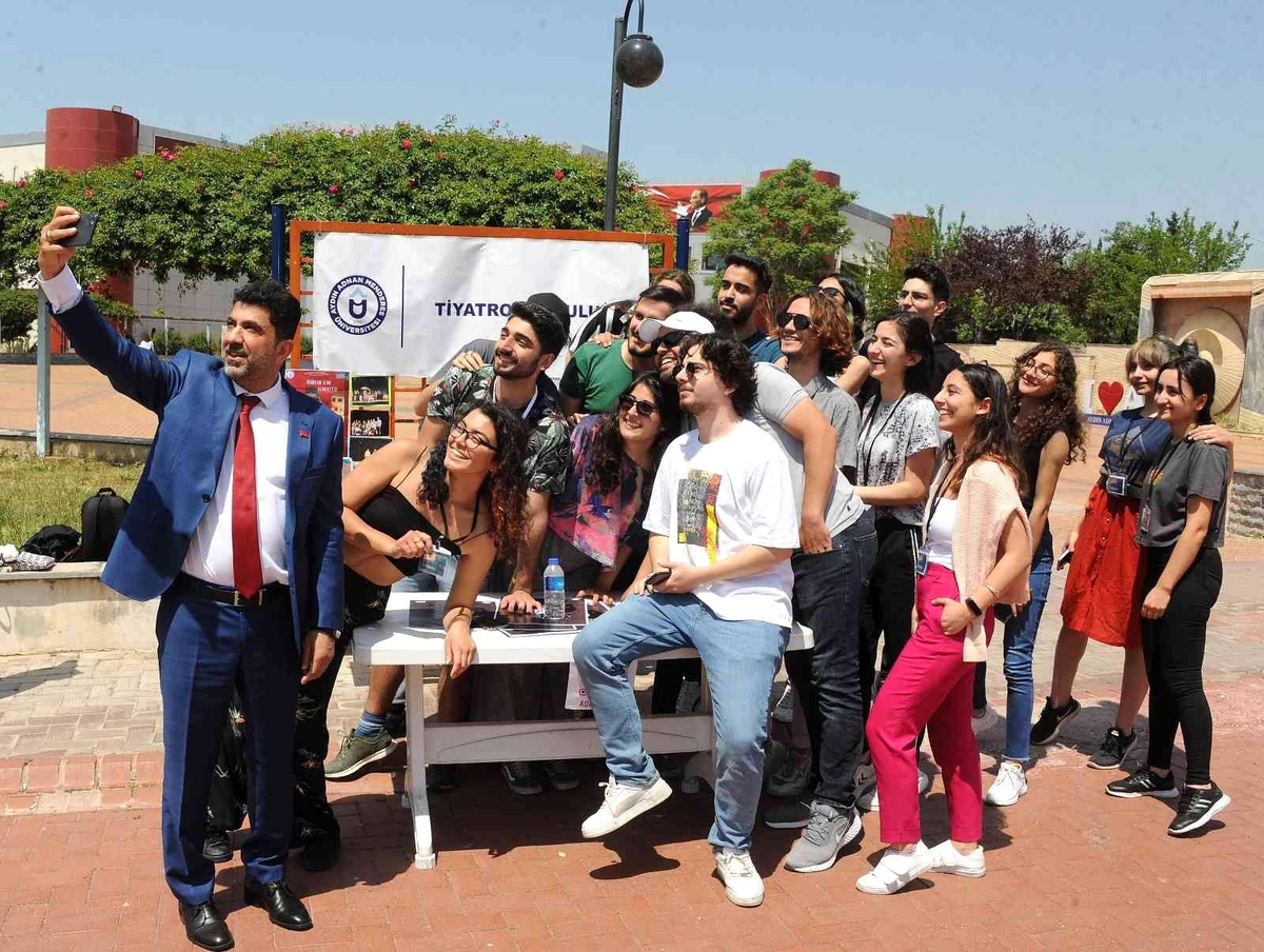 ADÜ Rektörü Aldemir, Tiyatro Topluluğu\'nun çalışmaları hakkında bilgi aldı
