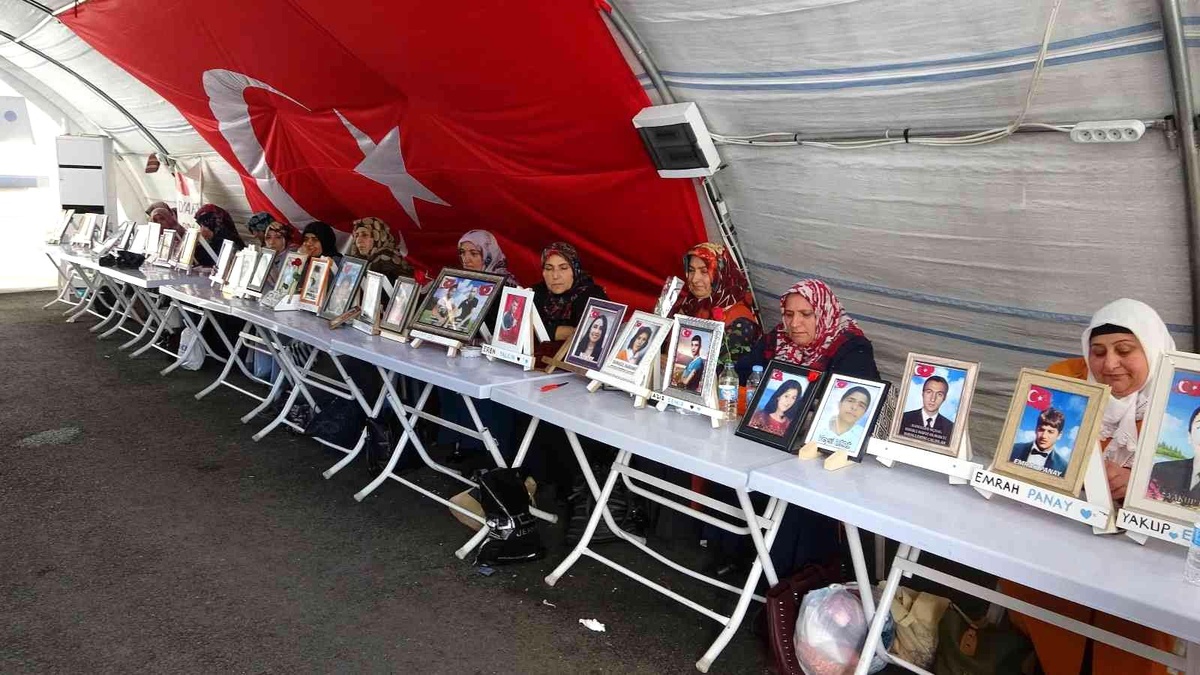 Son dakika... Ailelerin kararlı direnişi 981\'inci gününde