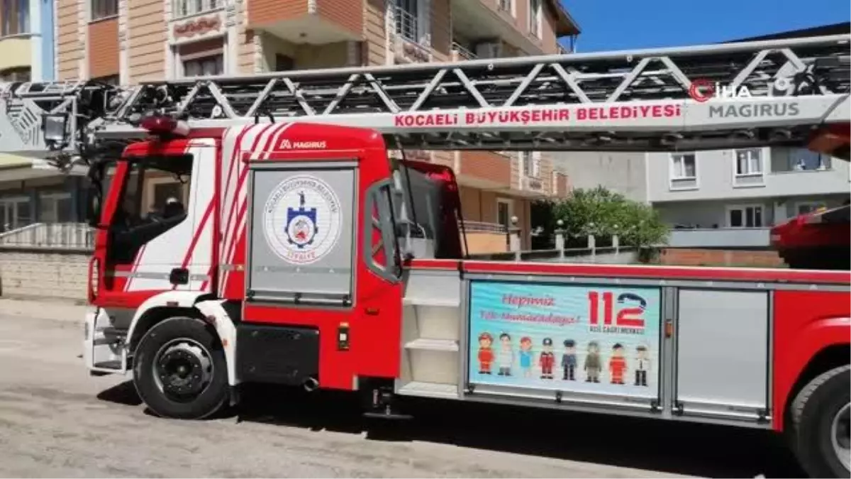 Annesi kardeşini banyo yaptırırken kapıyı kilitledi, evdekiler mahsur kaldı