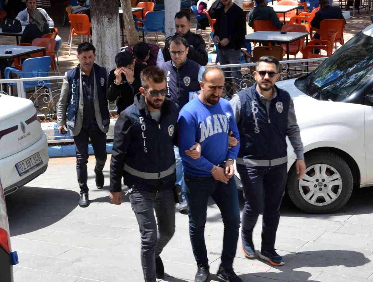 Besni\'deki uyuşturucu operasyonunda 3 kişi tutuklandı