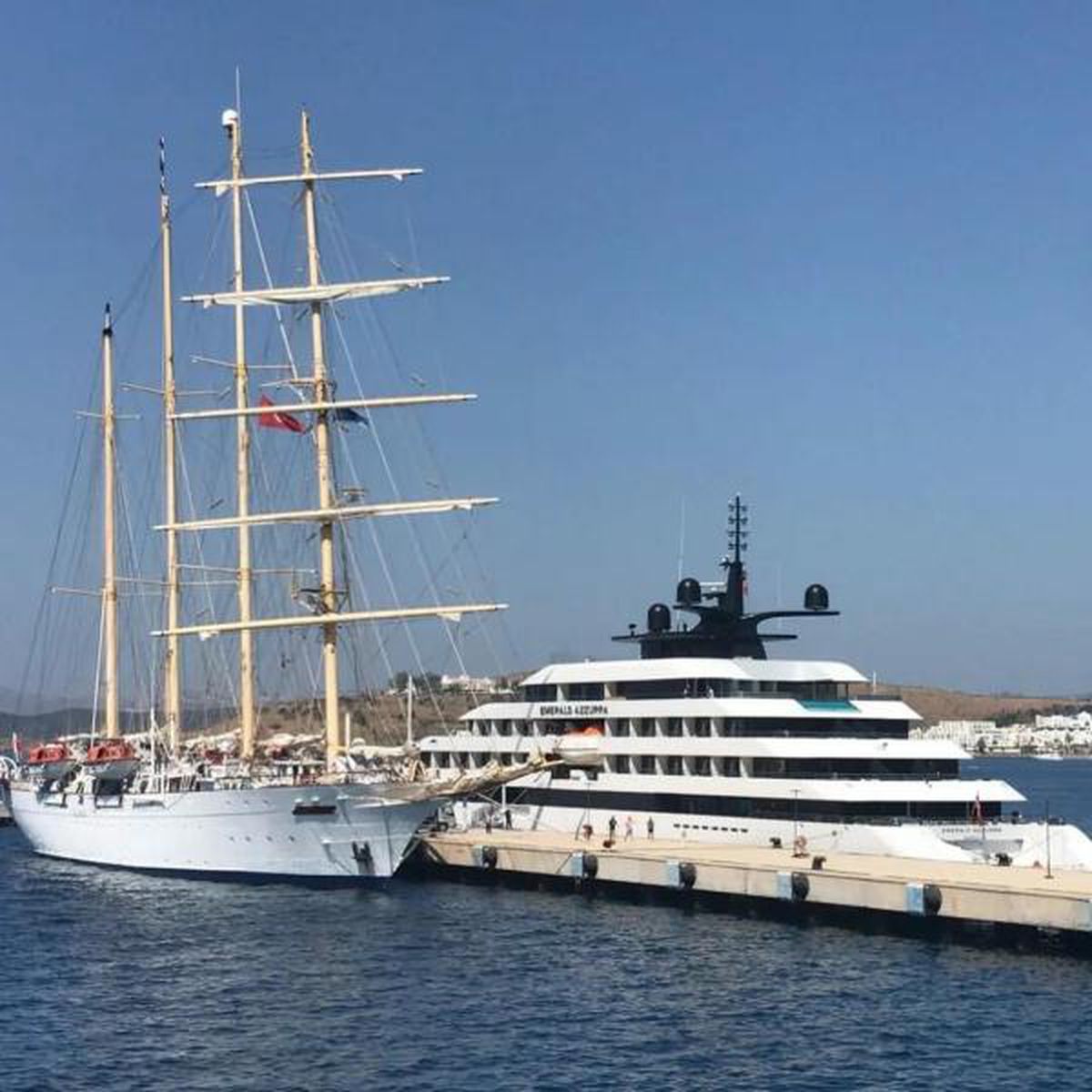 BODRUM'A 2 KRUVAZİYER İLE 202 TURİST