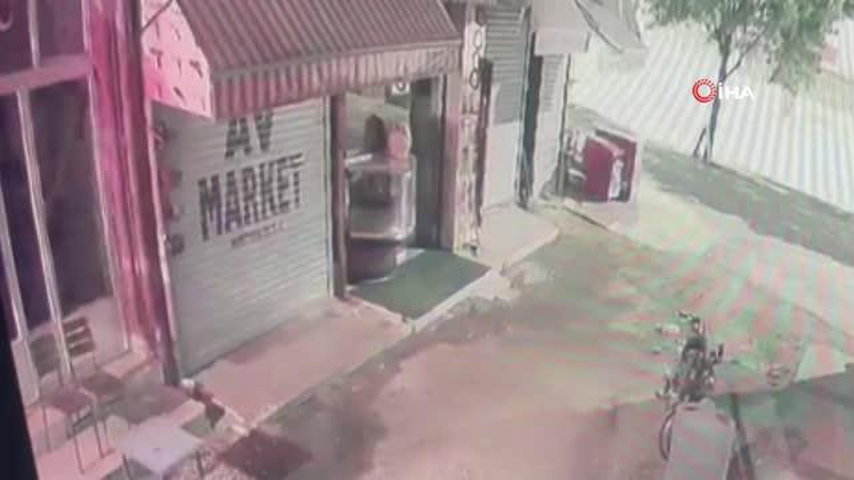 Son dakika haber! Bolvadin\'de çıkan çarşı yangının başlama anı güvenlik kamerasında