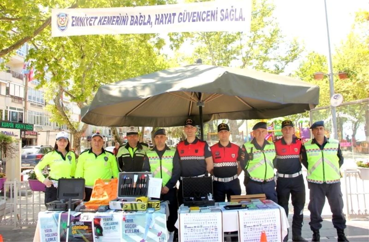 Çınarcık\'ta Trafik Haftası bilgilendirme standı açıldı