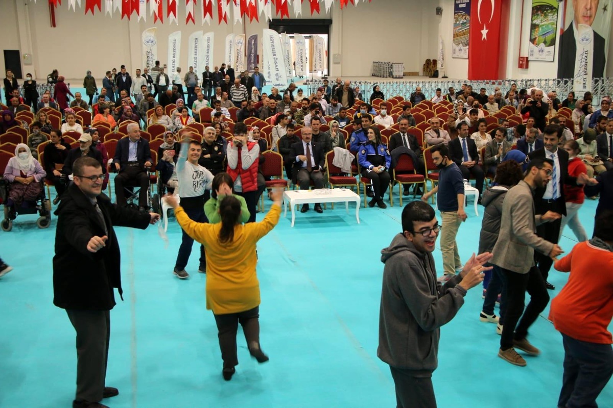 Elazığ\'da özel bireyler doyasıya eğlendi