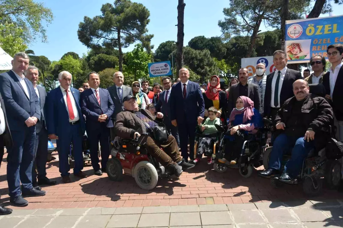 Engelliler haftasında bandolu farkındalık yürüyüşü