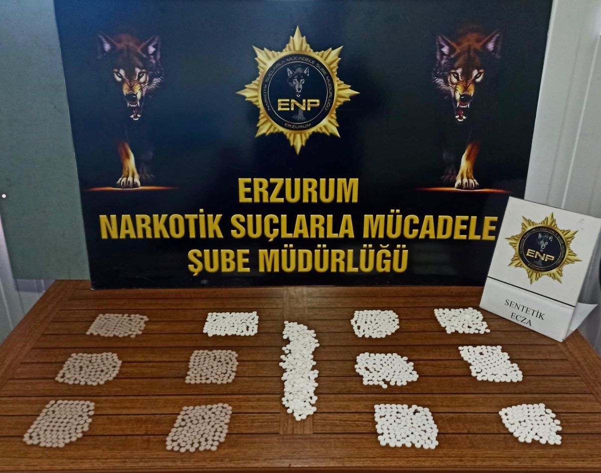 Erzurum\'da valizinde uyuşturucu hap ele geçirilen yabancı uyruklu tutuklandı