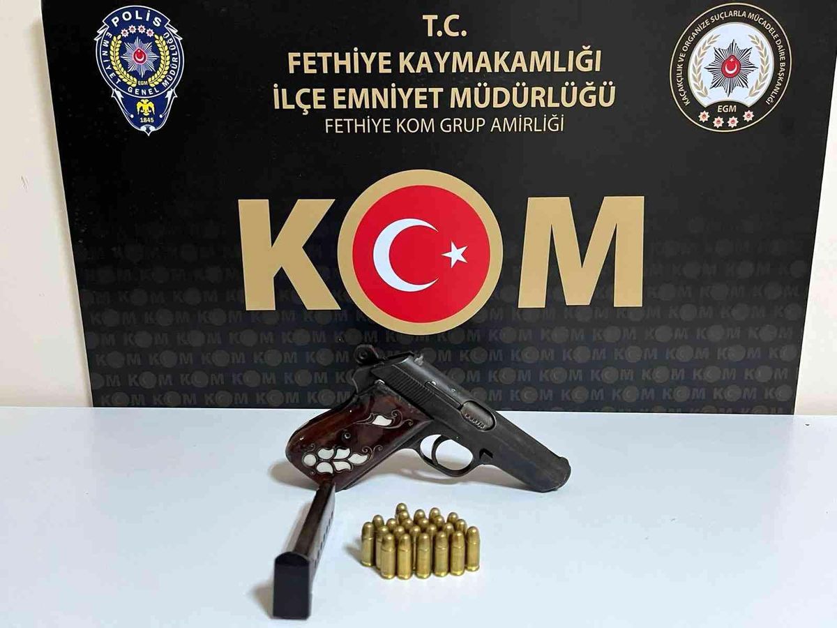 Son dakika haber... Fethiye\'de esnaftan silah zoruyla para almaya çalıştıkları iddiasıyla 7 şüpheli yakalandı