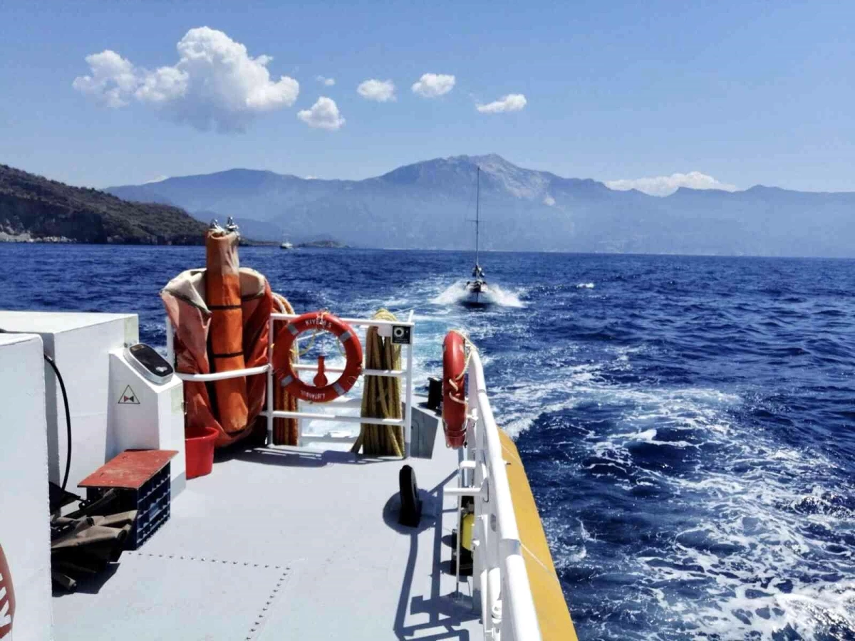 Son dakika haberleri: Fethiye Ölüdeniz\'de sürüklenen tekne kurtarıldı