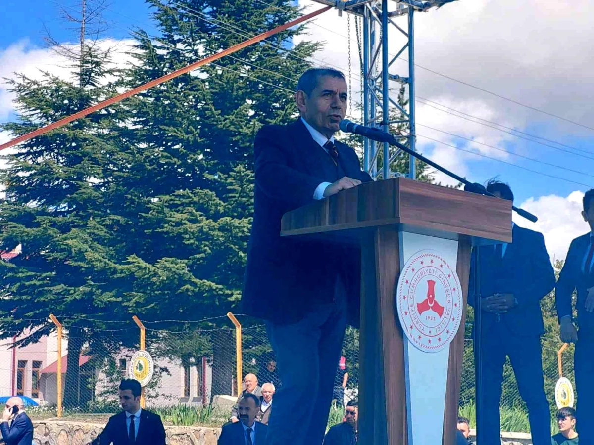 Galatasaray Kulübü eski başkanı Dursun Özbek\'ten memleketine eğitim desteği