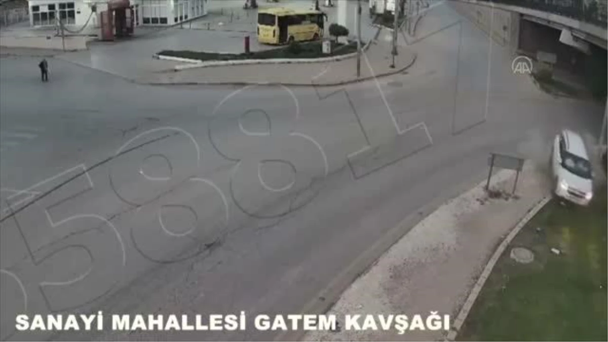 Gaziantep\'teki bazı trafik kazaları güvenlik kameralarınca kaydedildi