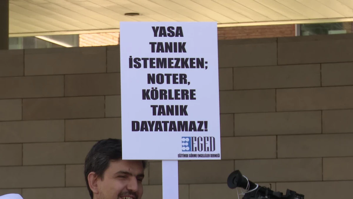 Görme Engelliler \'Tanık Şartını\' Türkiye Noterler Birliği Önünde Protesto Etti: "En Hafif Tabirle Haddini Bilmezliktir"