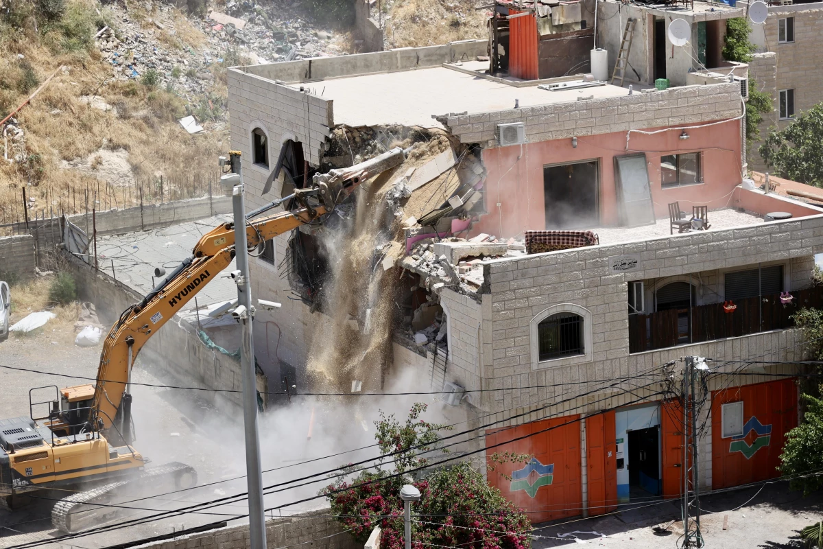 İsrail güçleri, Doğu Kudüs\'te Filistinlilere ait bir evi yıktı